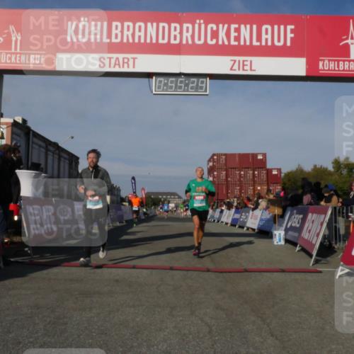 03.10.2025 - Köhlbrandbrückenlauf Matties Gatica Varas http://msf.ph/oto/9164765 03.10.2025 09:55:30 Ziel 1016, 1030, 1040, 1184, 2704, 3185, 3266 meine-sportfotos.de