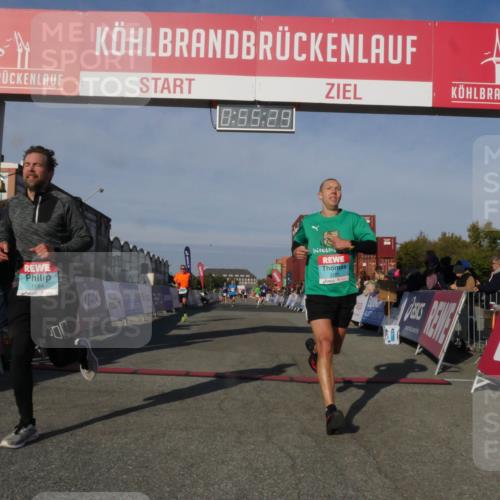 03.10.2025 - Köhlbrandbrückenlauf Matties Gatica Varas http://msf.ph/oto/9164767 03.10.2025 09:55:31 Ziel 1016, 1030, 1040, 2704, 3185, 3266 meine-sportfotos.de