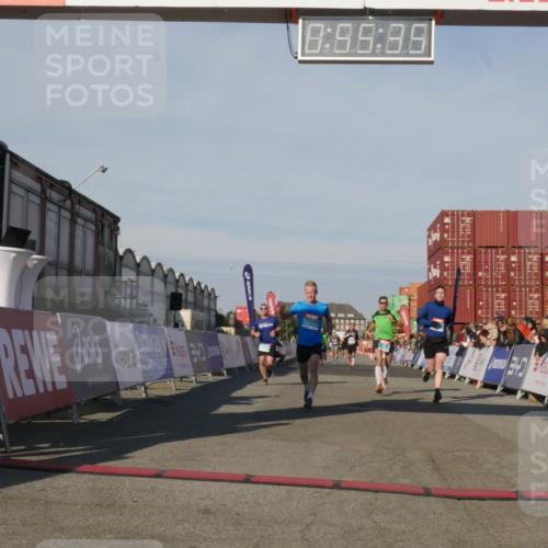 03.10.2025 - Köhlbrandbrückenlauf Matties Gatica Varas http://msf.ph/oto/9164786 03.10.2025 09:55:37 Ziel 1016, 1030, 1040, 1490, 2703, 2704, 2934 meine-sportfotos.de