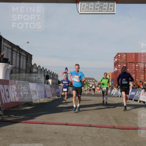 03.10.2025 - Köhlbrandbrückenlauf Matties Gatica Varas http://msf.ph/oto/9164789 03.10.2025 09:55:38 Ziel 1016, 1030, 1040, 1490, 2703, 2704, 2934 meine-sportfotos.de