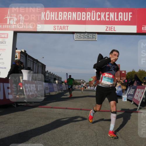 03.10.2025 - Köhlbrandbrückenlauf Matties Gatica Varas http://msf.ph/oto/9164810 03.10.2025 09:55:44 Ziel 1048, 1490, 2703, 2934, 3789 meine-sportfotos.de