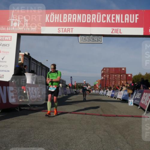 03.10.2025 - Köhlbrandbrückenlauf Matties Gatica Varas http://msf.ph/oto/9164817 03.10.2025 09:55:46 Ziel 1048, 1490, 2703, 3789 meine-sportfotos.de