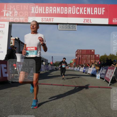03.10.2025 - Köhlbrandbrückenlauf Matties Gatica Varas http://msf.ph/oto/9164838 03.10.2025 09:55:52 Ziel 1028, 1224, 3007, 3494, 3789 meine-sportfotos.de