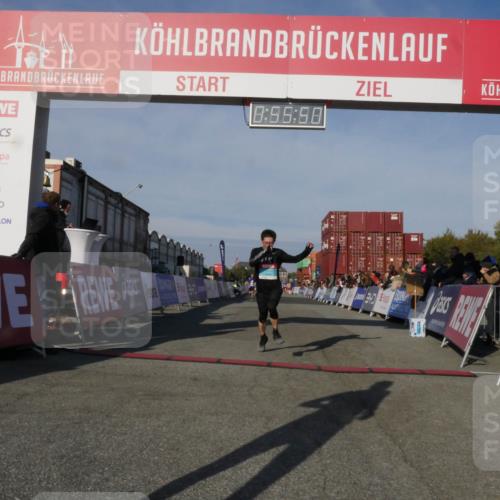 03.10.2025 - Köhlbrandbrückenlauf Matties Gatica Varas http://msf.ph/oto/9164840 03.10.2025 09:55:52 Ziel 1028, 1224, 3007, 3494, 3789 meine-sportfotos.de