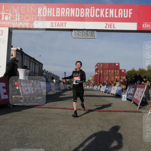 03.10.2025 - Köhlbrandbrückenlauf Matties Gatica Varas http://msf.ph/oto/9164842 03.10.2025 09:55:53 Ziel 1028, 1224, 3007, 3494 meine-sportfotos.de