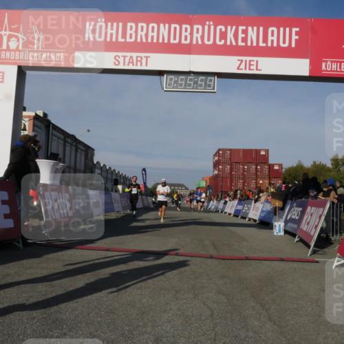03.10.2025 - Köhlbrandbrückenlauf Matties Gatica Varas http://msf.ph/oto/9164873 03.10.2025 09:56:01 Ziel 1020, 1036, 1095, 1224, 3143, 3181, 3332, 3494 meine-sportfotos.de
