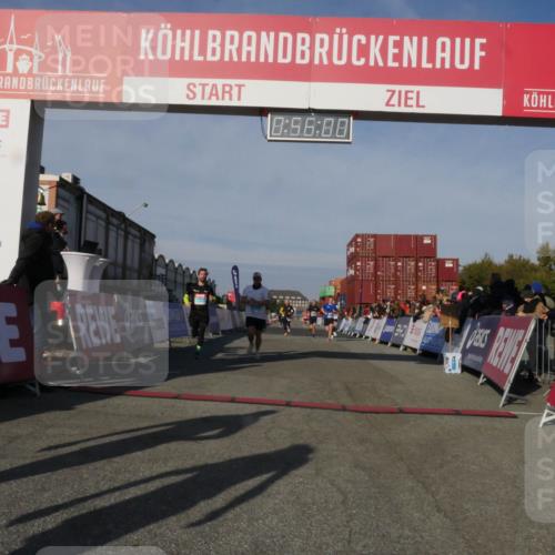 03.10.2025 - Köhlbrandbrückenlauf Matties Gatica Varas http://msf.ph/oto/9164877 03.10.2025 09:56:02 Ziel 1020, 1036, 1095, 1224, 3143, 3181, 3332, 3494 meine-sportfotos.de