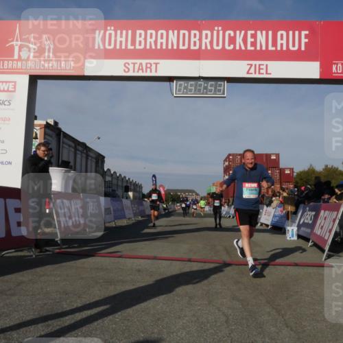 03.10.2025 - Köhlbrandbrückenlauf Matties Gatica Varas http://msf.ph/oto/9165298 03.10.2025 09:57:54 Ziel 1079, 1135, 1265, 3079, 3135, 3136, 3211 meine-sportfotos.de