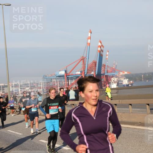 03.10.2025 - Köhlbrandbrückenlauf Yannick Fuchs http://msf.ph/oto/9174513 03.10.2025 08:43:03 Position 2 3156 meine-sportfotos.de