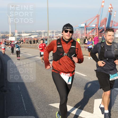 03.10.2025 - Köhlbrandbrückenlauf Yannick Fuchs http://msf.ph/oto/9174523 03.10.2025 08:43:09 Position 2 1680, 1722 meine-sportfotos.de
