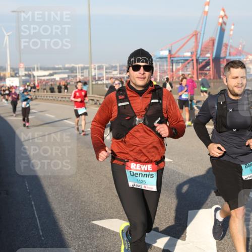 03.10.2025 - Köhlbrandbrückenlauf Yannick Fuchs http://msf.ph/oto/9174524 03.10.2025 08:43:09 Position 2 1125, 168, 1722 meine-sportfotos.de