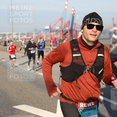 03.10.2025 - Köhlbrandbrückenlauf Yannick Fuchs http://msf.ph/oto/9174527 03.10.2025 08:43:09 Position 2 1125, 1680 meine-sportfotos.de