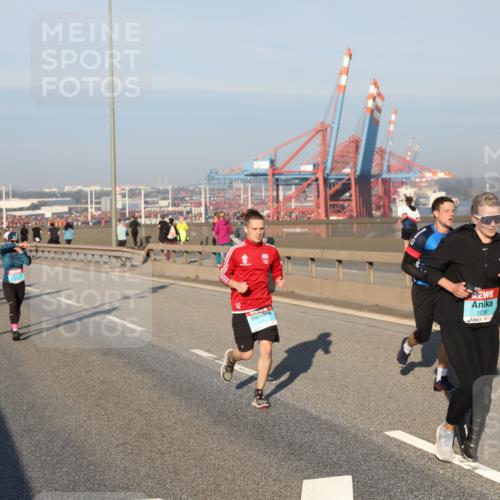 03.10.2025 - Köhlbrandbrückenlauf Yannick Fuchs http://msf.ph/oto/9174535 03.10.2025 08:43:12 Position 2 12, 1238 meine-sportfotos.de