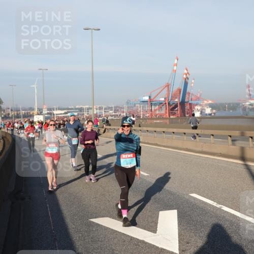 03.10.2025 - Köhlbrandbrückenlauf Yannick Fuchs http://msf.ph/oto/9174552 03.10.2025 08:43:17 Position 2 3778 meine-sportfotos.de