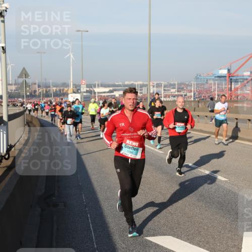 03.10.2025 - Köhlbrandbrückenlauf Yannick Fuchs http://msf.ph/oto/9174577 03.10.2025 08:43:22 Position 2 1066 meine-sportfotos.de