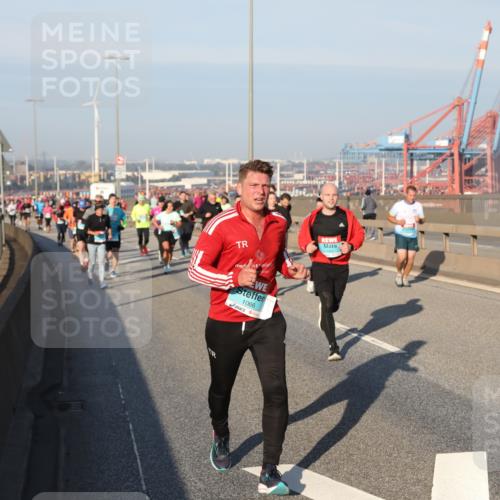 03.10.2025 - Köhlbrandbrückenlauf Yannick Fuchs http://msf.ph/oto/9174578 03.10.2025 08:43:22 Position 2 1066 meine-sportfotos.de
