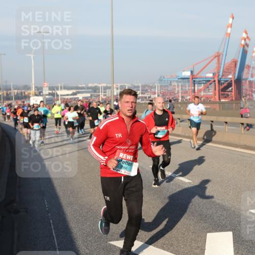 03.10.2025 - Köhlbrandbrückenlauf Yannick Fuchs http://msf.ph/oto/9174579 03.10.2025 08:43:23 Position 2 1066 meine-sportfotos.de