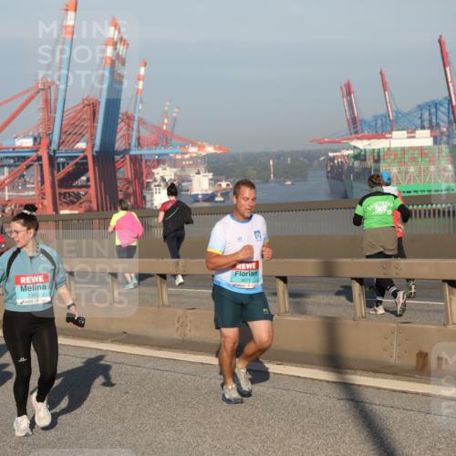 03.10.2025 - Köhlbrandbrückenlauf Yannick Fuchs http://msf.ph/oto/9174586 03.10.2025 08:43:25 Position 2 361, 3362, 3071 meine-sportfotos.de