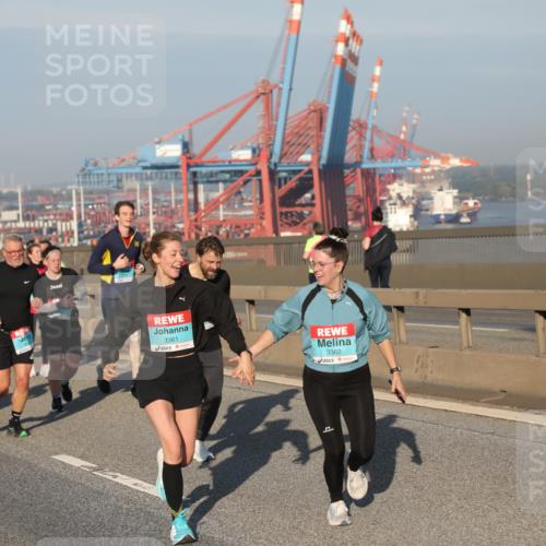 03.10.2025 - Köhlbrandbrückenlauf Yannick Fuchs http://msf.ph/oto/9174589 03.10.2025 08:43:25 Position 2 3361, 3362, 3071 meine-sportfotos.de