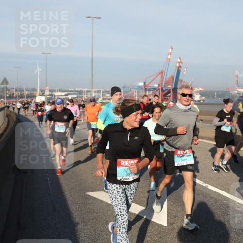 03.10.2025 - Köhlbrandbrückenlauf Yannick Fuchs http://msf.ph/oto/9174607 03.10.2025 08:43:29 Position 2 381, 3684 meine-sportfotos.de