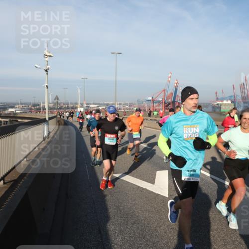 03.10.2025 - Köhlbrandbrückenlauf Yannick Fuchs http://msf.ph/oto/9174611 03.10.2025 08:43:30 Position 2 1335, 2776 meine-sportfotos.de
