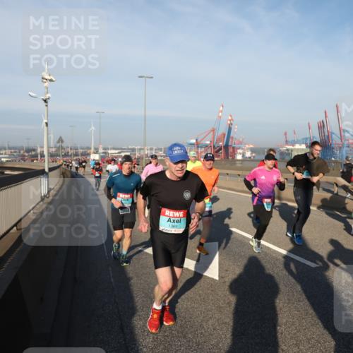 03.10.2025 - Köhlbrandbrückenlauf Yannick Fuchs http://msf.ph/oto/9174616 03.10.2025 08:43:31 Position 2 2594, 1369 meine-sportfotos.de
