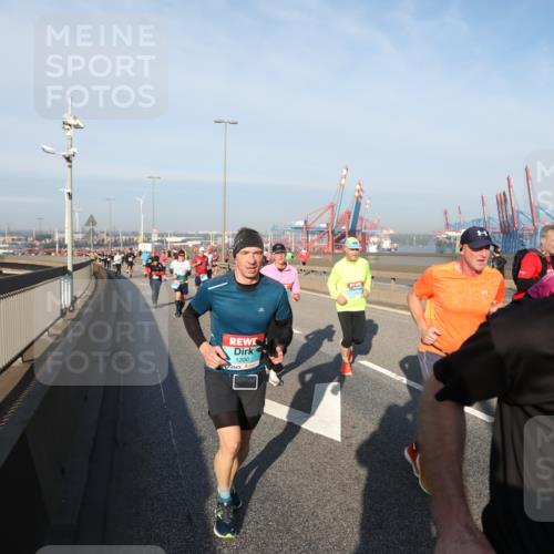 03.10.2025 - Köhlbrandbrückenlauf Yannick Fuchs http://msf.ph/oto/9174621 03.10.2025 08:43:32 Position 2 1200 meine-sportfotos.de