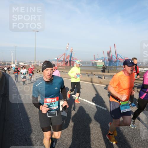03.10.2025 - Köhlbrandbrückenlauf Yannick Fuchs http://msf.ph/oto/9174623 03.10.2025 08:43:32 Position 2 1800, 2983, 1188 meine-sportfotos.de