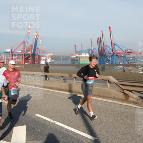 03.10.2025 - Köhlbrandbrückenlauf Yannick Fuchs http://msf.ph/oto/9174641 03.10.2025 08:43:35 Position 2 3280 meine-sportfotos.de