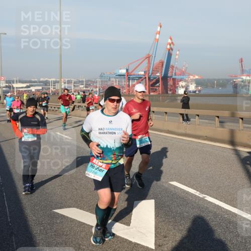03.10.2025 - Köhlbrandbrückenlauf Yannick Fuchs http://msf.ph/oto/9174642 03.10.2025 08:43:35 Position 2 2805, 3280, 402 meine-sportfotos.de