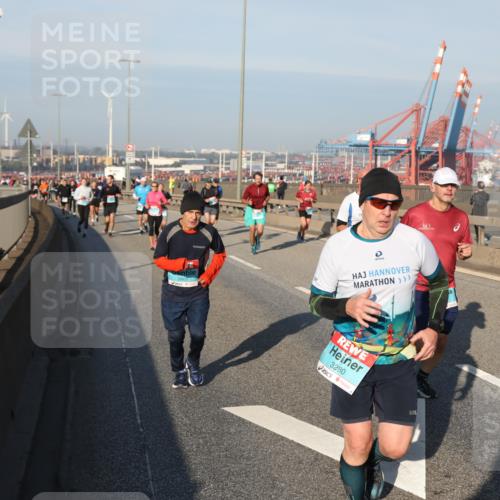 03.10.2025 - Köhlbrandbrückenlauf Yannick Fuchs http://msf.ph/oto/9174644 03.10.2025 08:43:35 Position 2 3280 meine-sportfotos.de