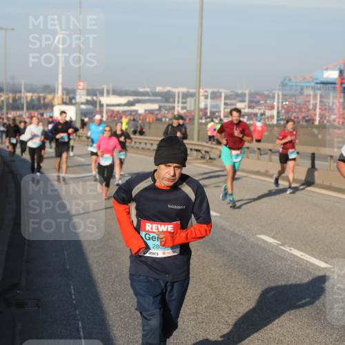 03.10.2025 - Köhlbrandbrückenlauf Yannick Fuchs http://msf.ph/oto/9174647 03.10.2025 08:43:36 Position 2 280, 1567 meine-sportfotos.de