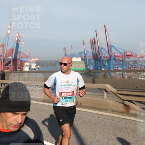 03.10.2025 - Köhlbrandbrückenlauf Yannick Fuchs http://msf.ph/oto/9174653 03.10.2025 08:43:37 Position 2 1567 meine-sportfotos.de