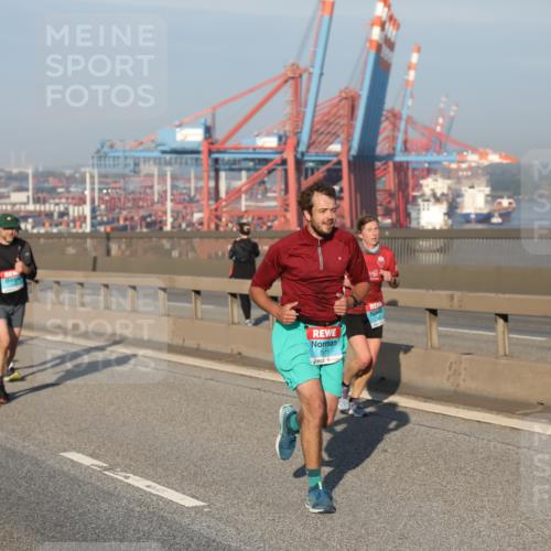 03.10.2025 - Köhlbrandbrückenlauf Yannick Fuchs http://msf.ph/oto/9174656 03.10.2025 08:43:38 Position 2  meine-sportfotos.de