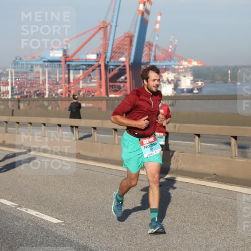03.10.2025 - Köhlbrandbrückenlauf Yannick Fuchs http://msf.ph/oto/9174658 03.10.2025 08:43:39 Position 2 3177 meine-sportfotos.de