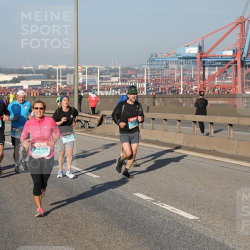 03.10.2025 - Köhlbrandbrückenlauf Yannick Fuchs http://msf.ph/oto/9174660 03.10.2025 08:43:39 Position 2 500, 1, 3808, 1566 meine-sportfotos.de