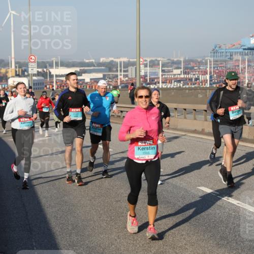 03.10.2025 - Köhlbrandbrückenlauf Yannick Fuchs http://msf.ph/oto/9174665 03.10.2025 08:43:40 Position 2 1229, 3808, 1566 meine-sportfotos.de
