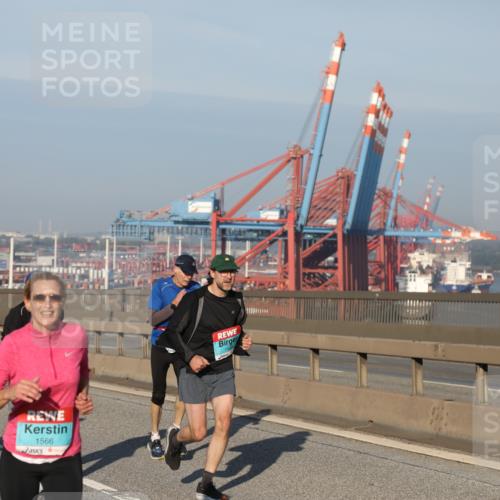 03.10.2025 - Köhlbrandbrückenlauf Yannick Fuchs http://msf.ph/oto/9174675 03.10.2025 08:43:40 Position 2 1566 meine-sportfotos.de