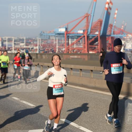 03.10.2025 - Köhlbrandbrückenlauf Yannick Fuchs http://msf.ph/oto/9174752 03.10.2025 08:43:54 Position 2 3734, 1203, 1257 meine-sportfotos.de