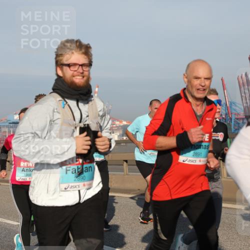 03.10.2025 - Köhlbrandbrückenlauf Yannick Fuchs http://msf.ph/oto/9174781 03.10.2025 08:44:11 Position 2 1355, 2890, 3010, 2891 meine-sportfotos.de