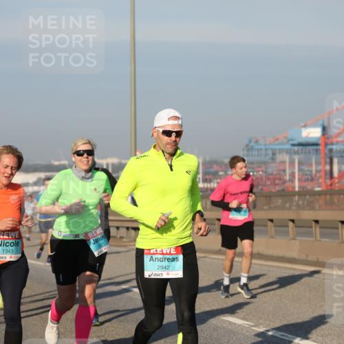 03.10.2025 - Köhlbrandbrückenlauf Yannick Fuchs http://msf.ph/oto/9174786 03.10.2025 08:44:12 Position 2 1343, 0, 2821, 2942, 6000 meine-sportfotos.de