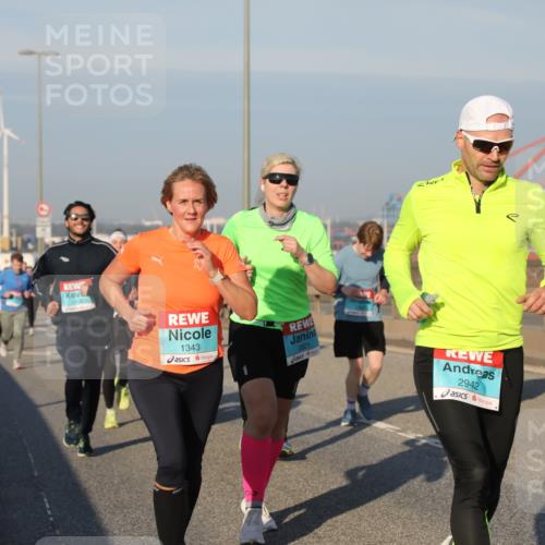 03.10.2025 - Köhlbrandbrückenlauf Yannick Fuchs http://msf.ph/oto/9174792 03.10.2025 08:44:13 Position 2 1343, 2821, 2942 meine-sportfotos.de