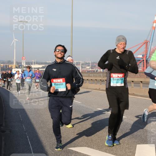 03.10.2025 - Köhlbrandbrückenlauf Yannick Fuchs http://msf.ph/oto/9174801 03.10.2025 08:44:15 Position 2 4, 2950, 3380 meine-sportfotos.de