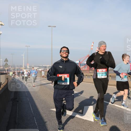 03.10.2025 - Köhlbrandbrückenlauf Yannick Fuchs http://msf.ph/oto/9174806 03.10.2025 08:44:15 Position 2 2950, 3380 meine-sportfotos.de