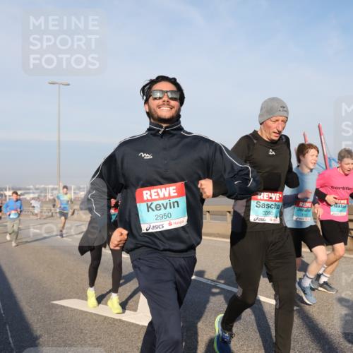 03.10.2025 - Köhlbrandbrückenlauf Yannick Fuchs http://msf.ph/oto/9174808 03.10.2025 08:44:16 Position 2 1755, 3380, 1753, 2950 meine-sportfotos.de
