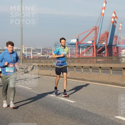 03.10.2025 - Köhlbrandbrückenlauf Yannick Fuchs http://msf.ph/oto/9174820 03.10.2025 08:44:18 Position 2 2117 meine-sportfotos.de