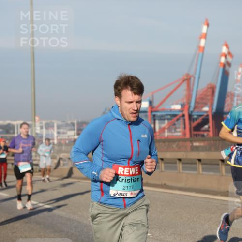 03.10.2025 - Köhlbrandbrückenlauf Yannick Fuchs http://msf.ph/oto/9174836 03.10.2025 08:44:19 Position 2 2117 meine-sportfotos.de