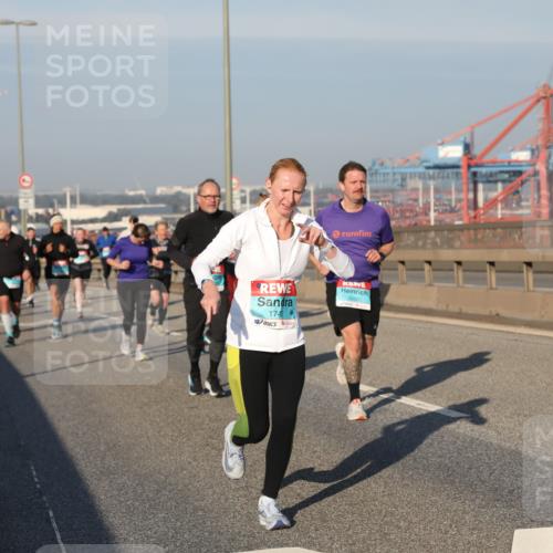 03.10.2025 - Köhlbrandbrückenlauf Yannick Fuchs http://msf.ph/oto/9174853 03.10.2025 08:44:21 Position 2 1742, 2990 meine-sportfotos.de