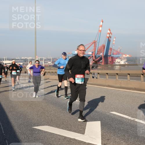 03.10.2025 - Köhlbrandbrückenlauf Yannick Fuchs http://msf.ph/oto/9174867 03.10.2025 08:44:24 Position 2 1873, 2990 meine-sportfotos.de
