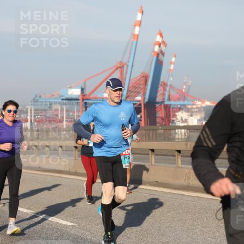 03.10.2025 - Köhlbrandbrückenlauf Yannick Fuchs http://msf.ph/oto/9174872 03.10.2025 08:44:25 Position 2 2015, 2, 0, 27, 1873 meine-sportfotos.de